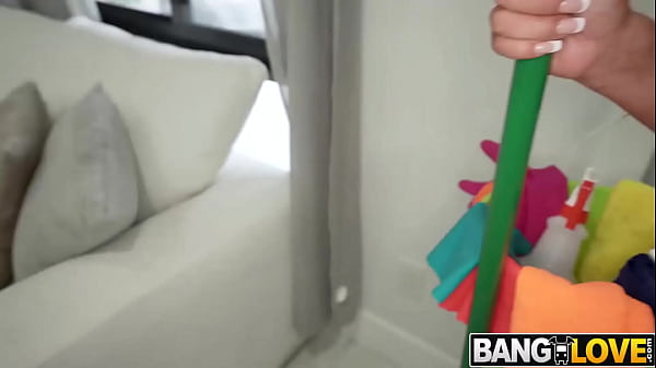 Play MP4 - Daisy Fuentes' Nude Cleaning&colon; From Maid to Lover