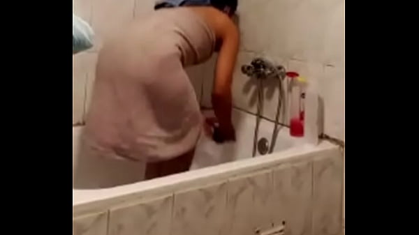 Mi esposa ba&ntilde;&aacute;ndose me env&iacute;a su pack 