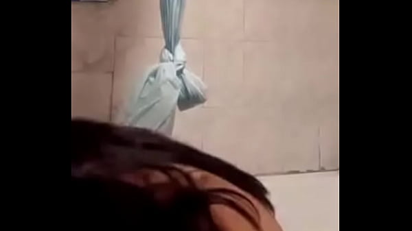 Mi esposa ba&ntilde;&aacute;ndose me env&iacute;a su pack 