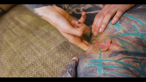 Alt queen gets her ass opened up 