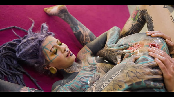 Alt queen gets her ass opened up