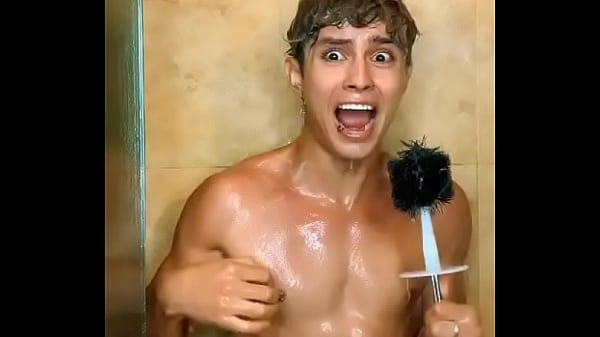 Se desnuda en t. chico lindo @libardoisaza 