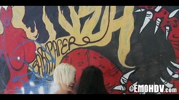 Nonton Hot Emo Lesbian Babes 001 thumbnail