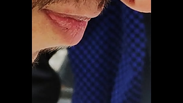 Oso maduro traga todo en un restaurant japon&eacute;s 