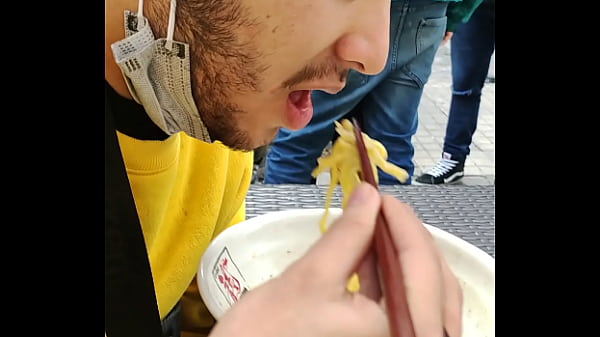 Nonton Oso Maduro Traga Todo En Un Restaurant Japon&eacute;s thumbnail