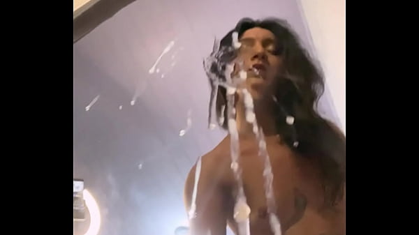 Play MP4 - Sexy stripper and Cum on mirror - teaser