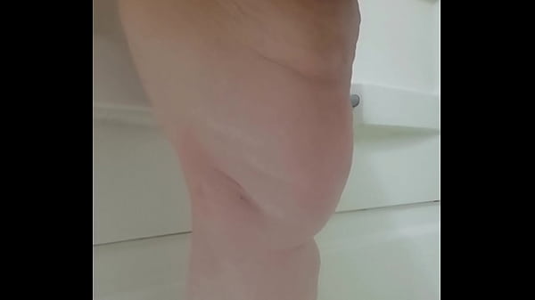 Nonton Peeing thumbnail