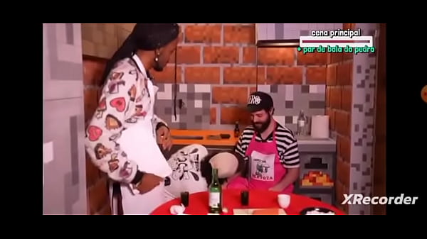 Orochinho do canal orochidois mostra ovo 