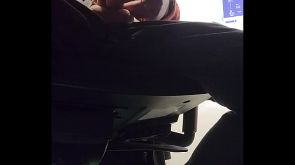 Play MP4 - Je me branle pendant une r&eacute;union en visio