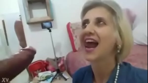 Play MP4 - A caminho do trabalho chupei e dei mordidinhas no pau do meu amigo   Moreno Provocante 1   Stella Still