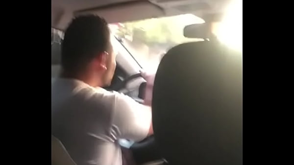 Play MP4 - Mostrando o pau enquanto o uber dirige