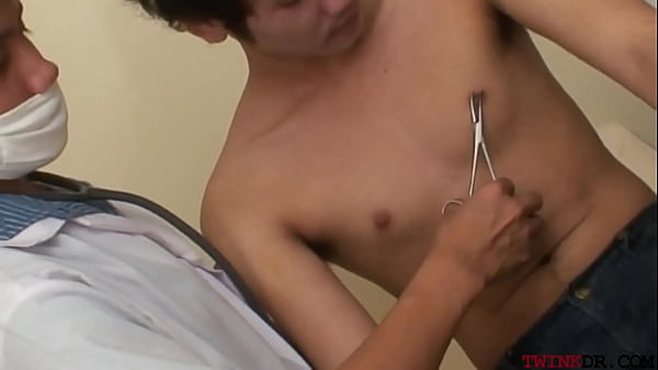 Play MP4 - Slim Asian patient barebacked by doctor for cumshot