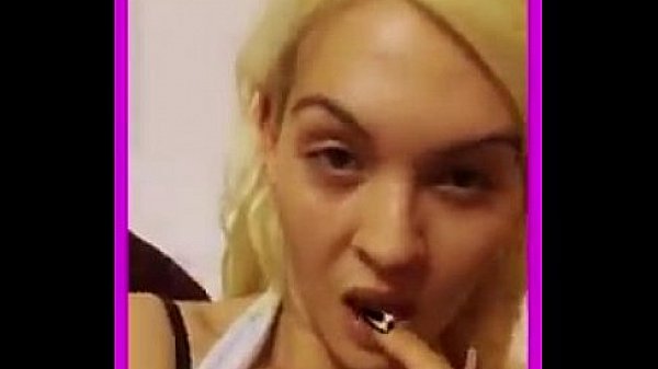 Swiss Blond Gia Jade spielt mit sich selber 