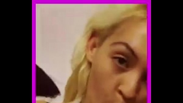 SwissBlond Gia Jade_spielt mit sich_selber