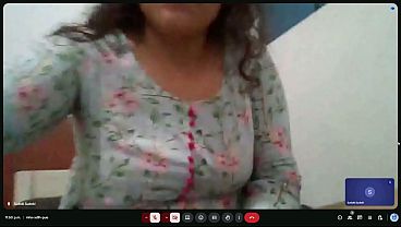 Mi mejor amiga tiene su entrevista de trabajo por zoom pero se olvide de que estaba prendida la camara y se masturbo frente a su jefe