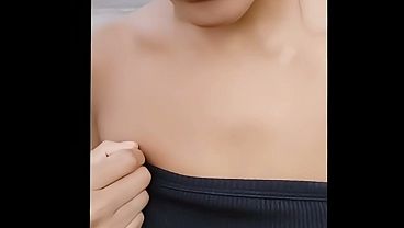 Nonton Comendo A Vizinha De Vestido Em P&uacute;blico Na Avenida thumbnail
