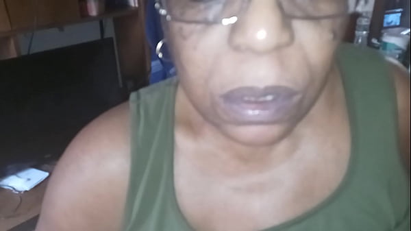 Play MP4 - Granny's Pussy is so Wet Today