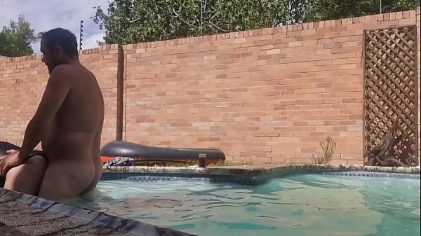 Play MP4 - Swimming pool fuck