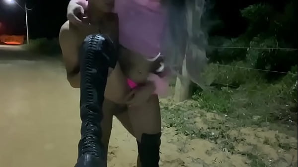 Play MP4 - 18 ANOS 22CM DE PAU NOVNHO PAUZUDO FUDENDO SAFADA NO MEIO DA RUA