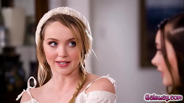 Aften Opal is so_earnest to taste Nikoles Nash's_pussy