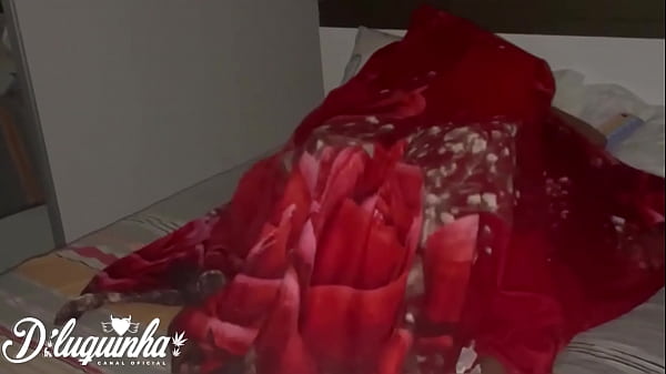 Fudendo com minha amiga em baixo dos_lençóis para ninguém_ver