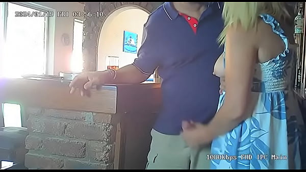 Play MP4 - Waitress at bar caughtjerking of her manager