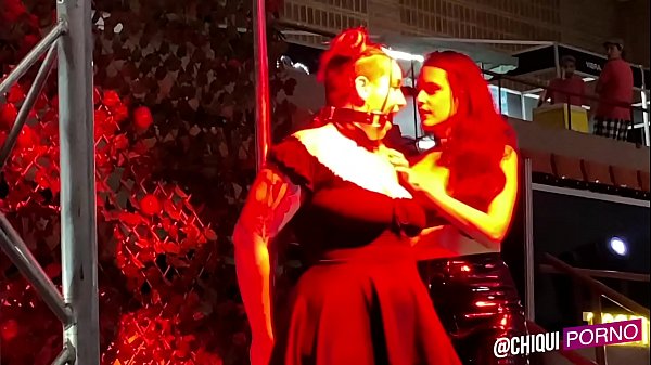 Fat girl on public stage makes wax