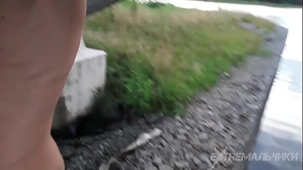 Play MP4 - Under the bridge