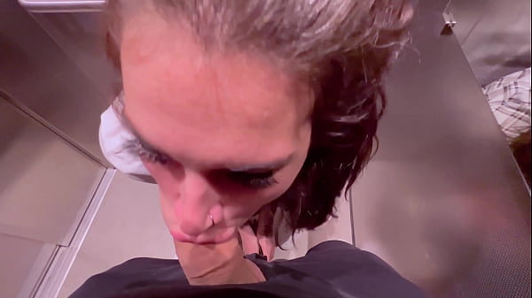 Beautiful_girl Instagram_blogger_sucks in_the elevator of_the store and gets a facial