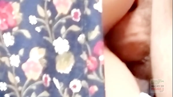 La hermana de mi mejor amigo, flaquita joven y apretada. Me hizó ser precozy me vine adentro de_ella