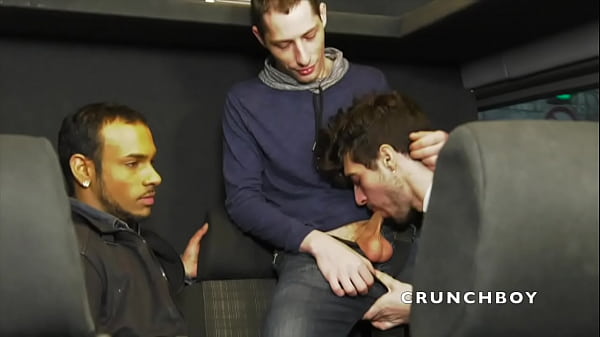 Grosse Partouze Dans Un Auto Bus &agrave; Paris Qui Roule thumbnail