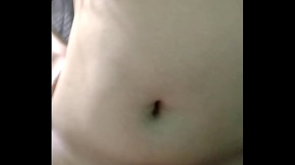 Porfin logro follarme a mi prima ya que mi tia no estabaen la casa y me hace acabaren sus grandotas nalgas