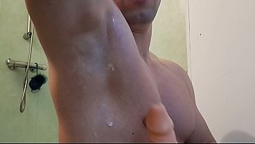 Je branle mes aisselles 