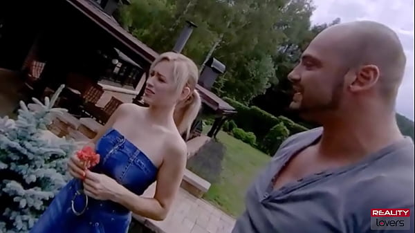 Play MP4 - Holiday MILF Adventure