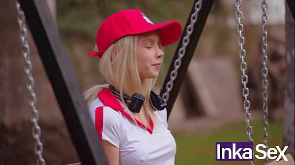 Petite brasilera vendedora de pizza es follada por muchos latinos sucios vivian lola 