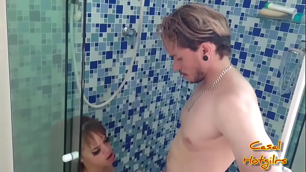 Lavando a ferramenta_casal hotgilrs Mirella Montana/Alemão_Tatuador