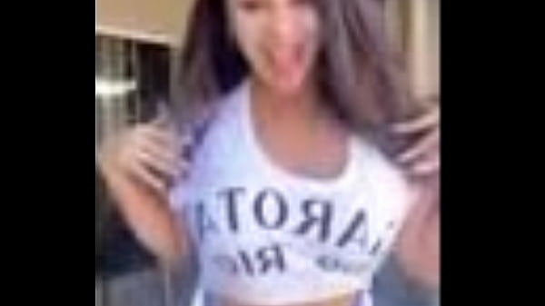 Viviane Ara&uacute;jo dan&ccedil;ando para voce 