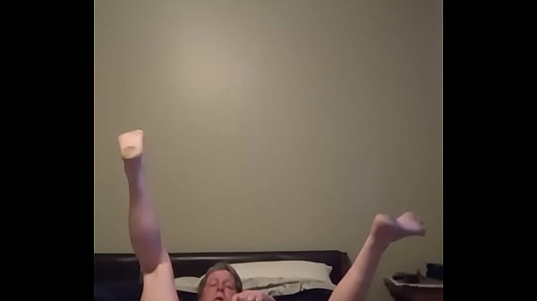 Play MP4 - Sissy with toys