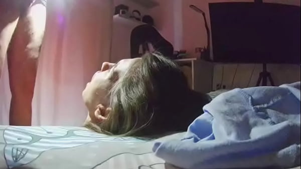 Настоящая измена, жена и друг мужа трахаются, пока муж на работе. thumbnail