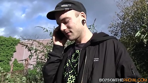 Play MP4 - Twinks picked up in a vehicle where they have a threesome