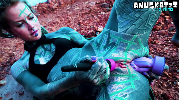 I masturbate outside my anal hole with dildo until i need to pee