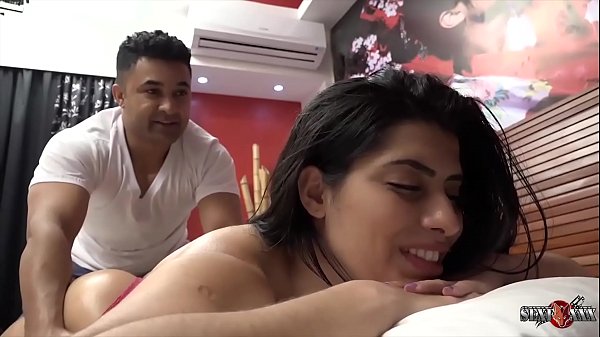 Play MP4 - Trailler - Mary Luthay e Loupan em uma massagem excitante