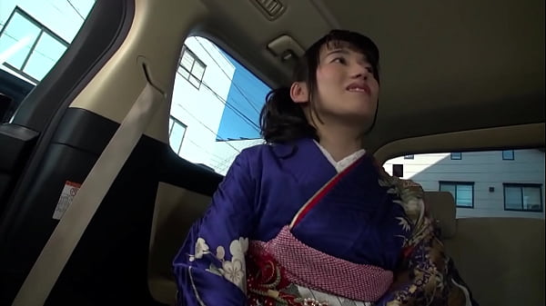 Nonton 成人式帰りのgカップ爆乳処女20歳 無料記念撮影と称して中出し撮影3 thumbnail