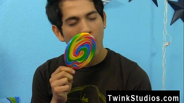 Hot twink scene Giovanni Lovell is snooping around Conner Bradley'_s
