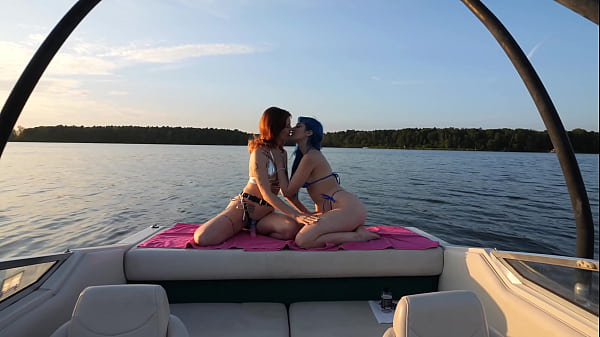 Nonton Strapped On A Boat thumbnail