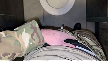 Deutscher Soldat Wichst Heimlich In Der &ouml;ffentlichen Toilette - Phantomgentx thumbnail