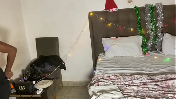 Nonton Santa Got A Cheap Slut A Gift. Guess What It Was, A Huge Bbc On Christmas Day thumbnail