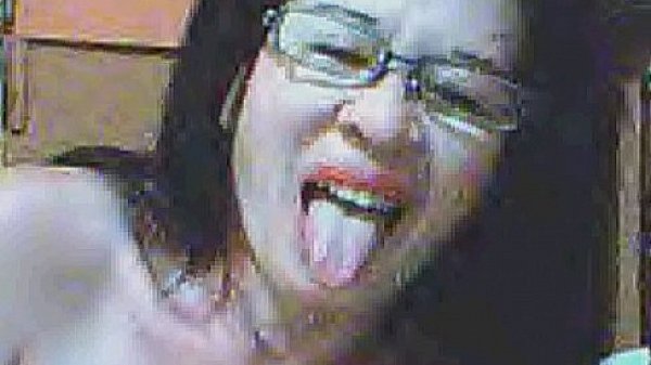 Filipina plays on webcam 