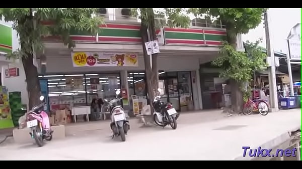 Sex starved oriental teenwoman Pai seemsto be aslut with such_a blowjob