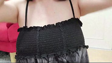 Nonton ソファーの上でイヤらしくオナニーする人妻 thumbnail